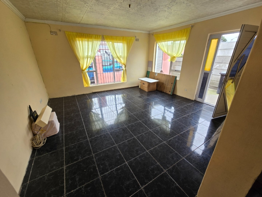 3 Bedroom Property for Sale in Lentegeur Western Cape